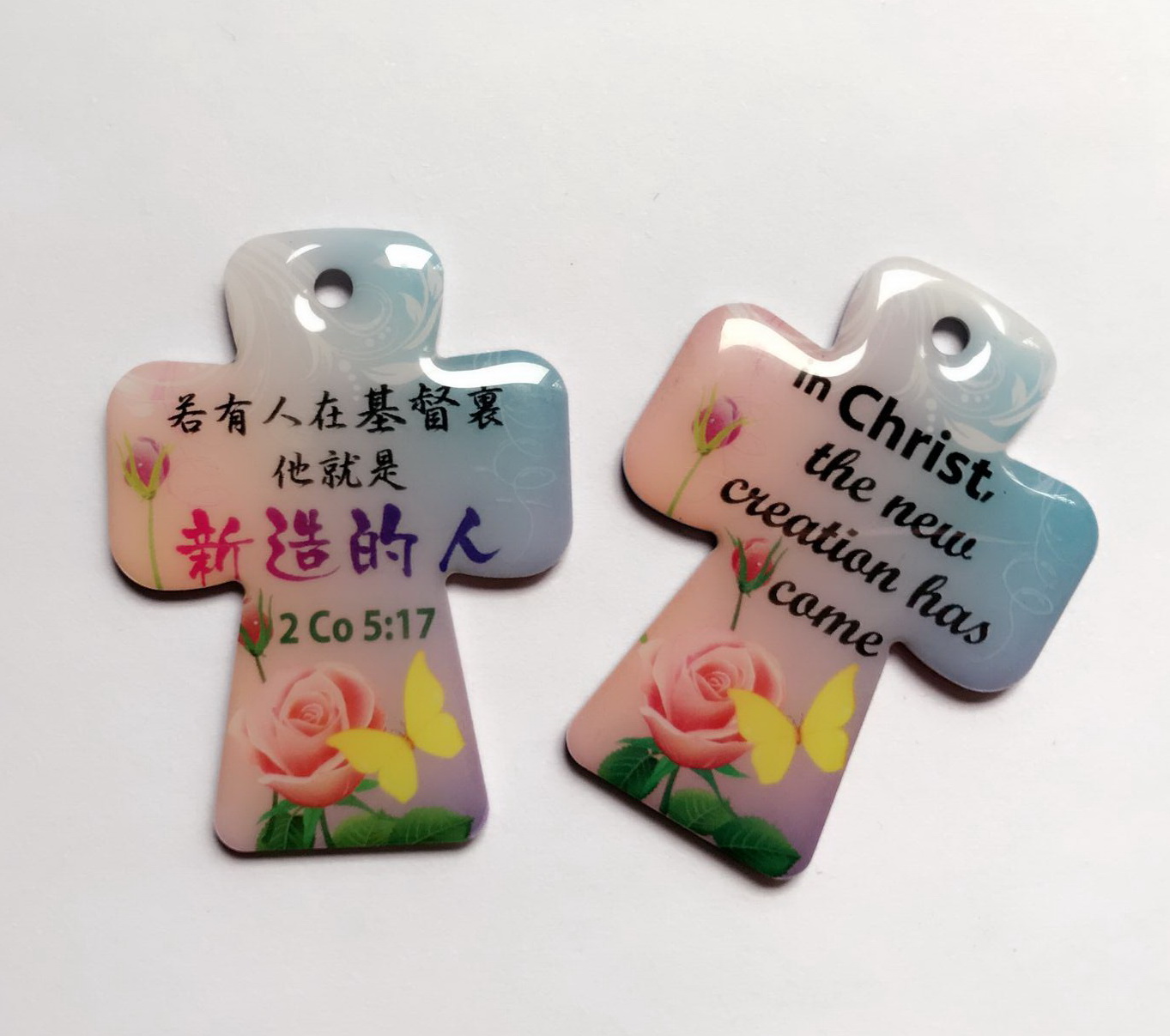 Various sizes and shapes printed hang tags with epoxy finish
